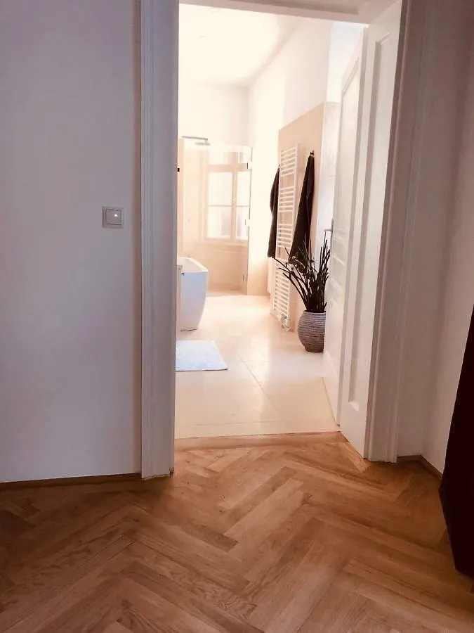 Vienna City Center - Hofburg Palace Apartment 0*,  Austria